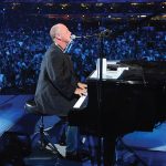 ¿POR QUÉ BILLY JOEL NO VENDE LOS ASIENTOS DEL FRENTE EN SUS CONCIERTOS?