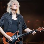 BRIAN MAY SE RECUPERA DE UN DERRAME CEREBRAL QUE AFECTÓ SU BRAZO